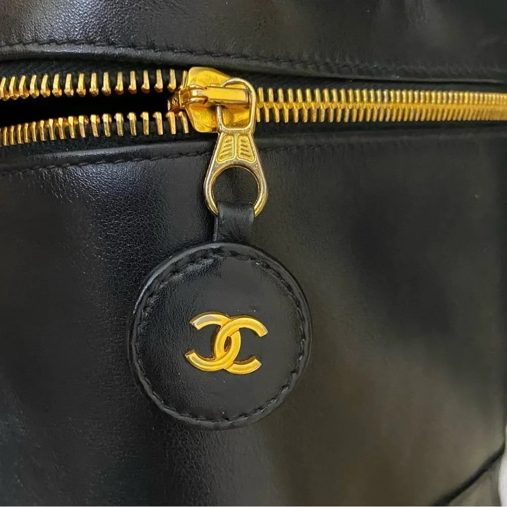 CHANEL CC Bicolore Lambskin Vanity Bag - Picture 9 of 17